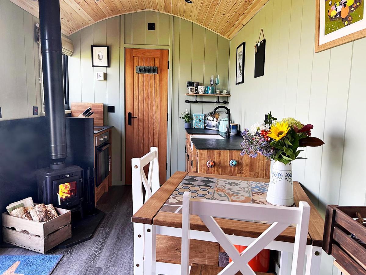 Luxury Shepherd Hut In The Peak District Bakewell Buitenkant foto